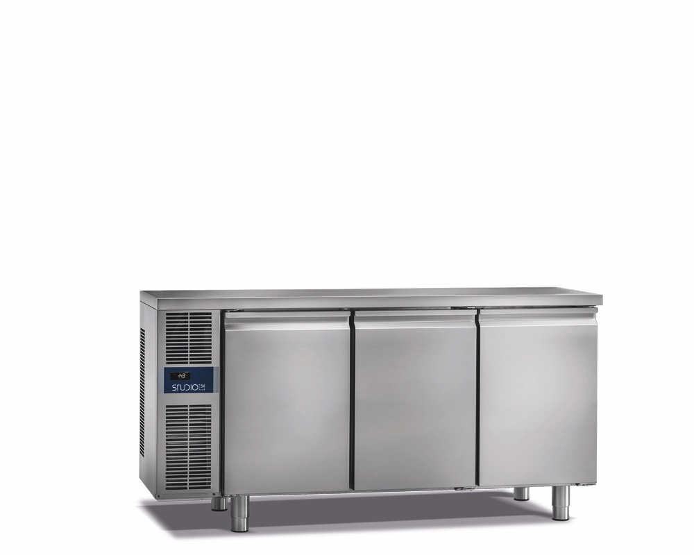 SMART BASIC LINE 3-DOOR REFRIGERATED COUNTER, 600mm DEPTH, 0/+8°C