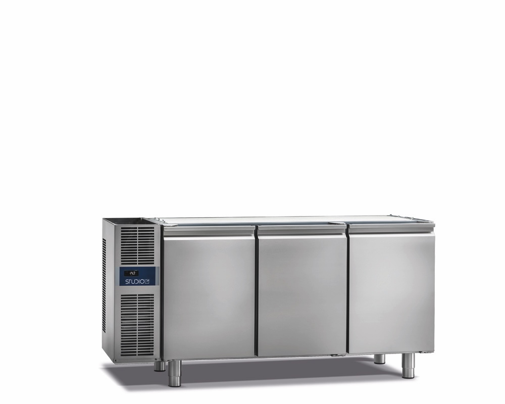 SMART BASIC LINE 3-DOOR REFRIGERATED COUNTER, 600mm DEPTH, 0/+8°C