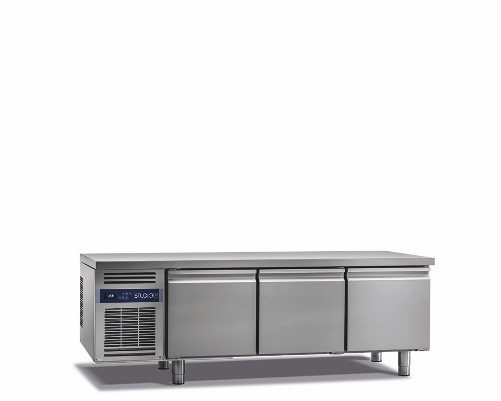 TOP LINE 3-DOOR REFRIGERATED COUNTER FOR CATERING, 0/+8°C
