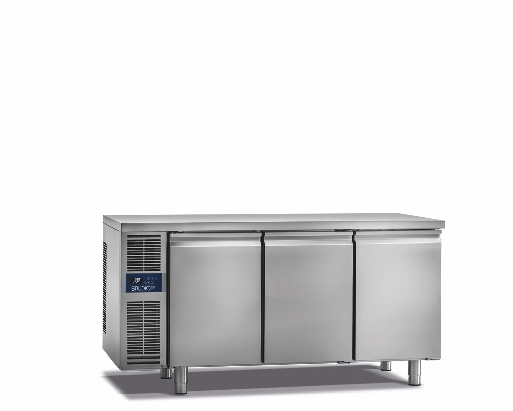 TOP LINE 3-DOOR REFRIGERATED COUNTER FOR CATERING, -18°/-22°C