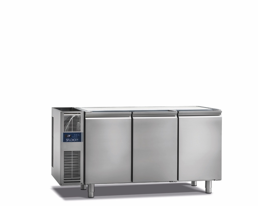TOP LINE 3-DOOR REFRIGERATED COUNTER FOR CATERING, -18°/-22°C